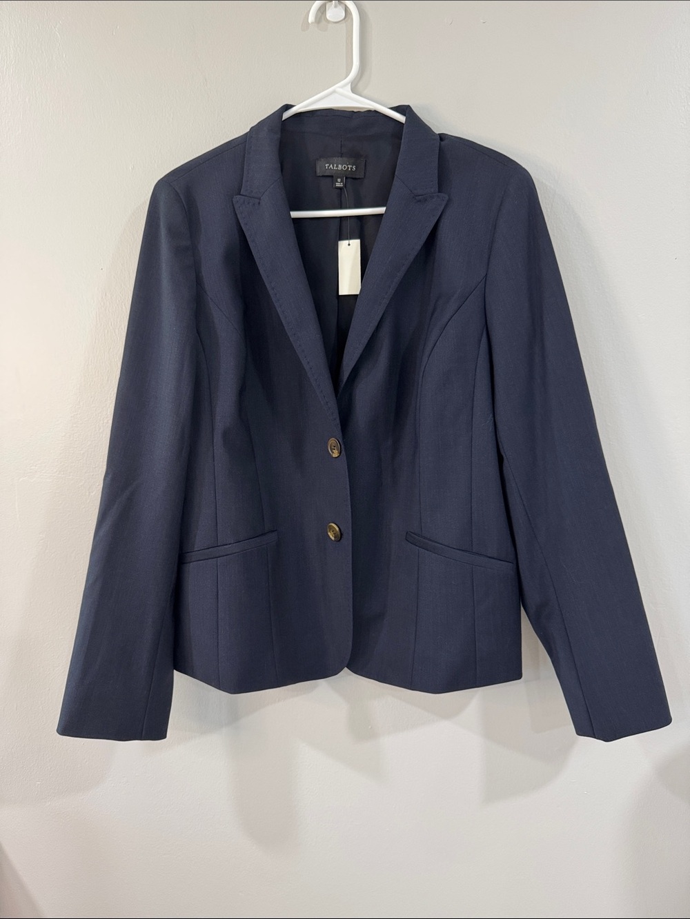 Talbots women’s NWT Navy gold Two-Button Tailored Classic preppy wool Blazer